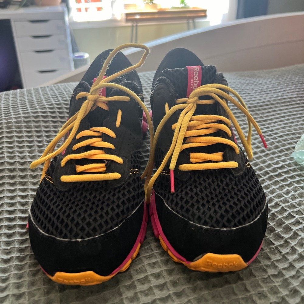Reebok RealFlex‎ Black and Pink Athletic Shoes - Picture 5 of 5